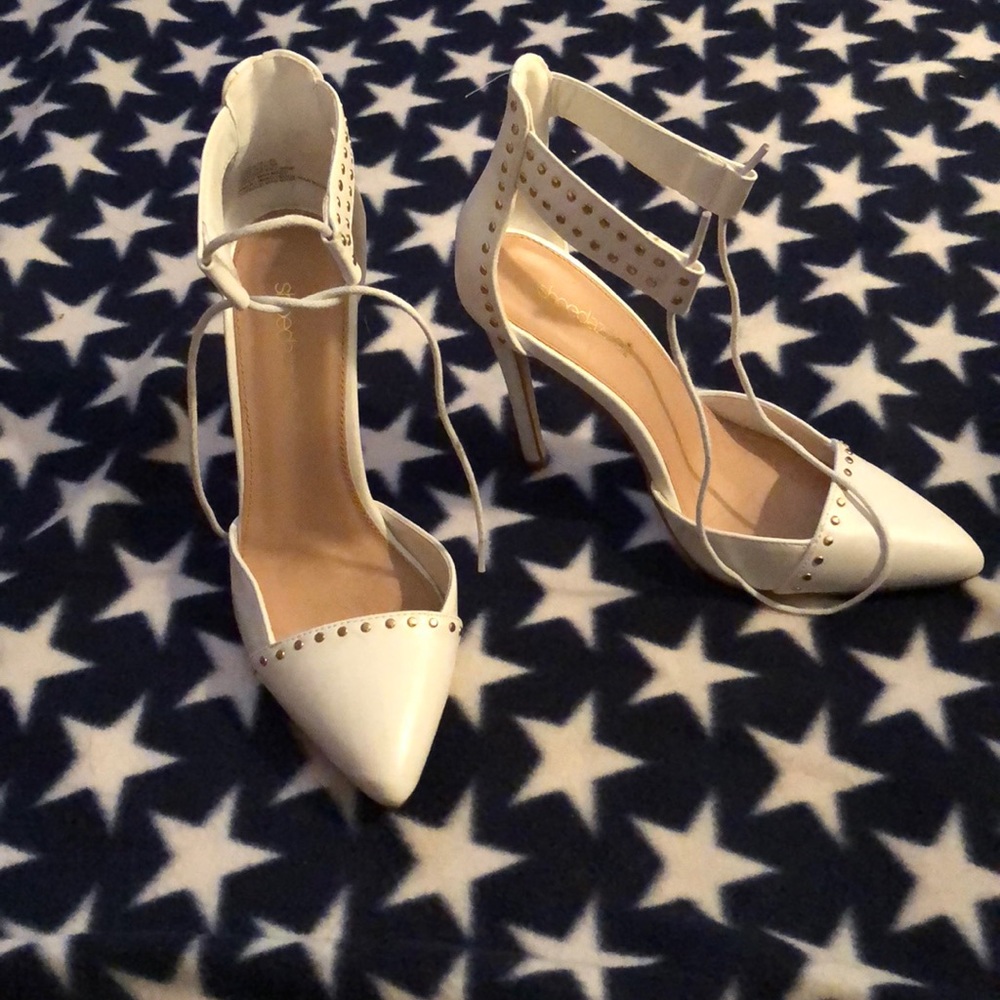 Shoe dazzle Size 9, white heels